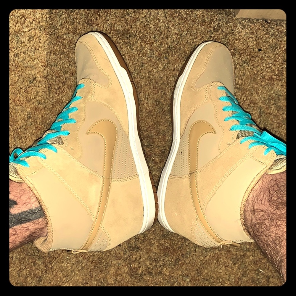 Woman’s Nike Heels size 12.